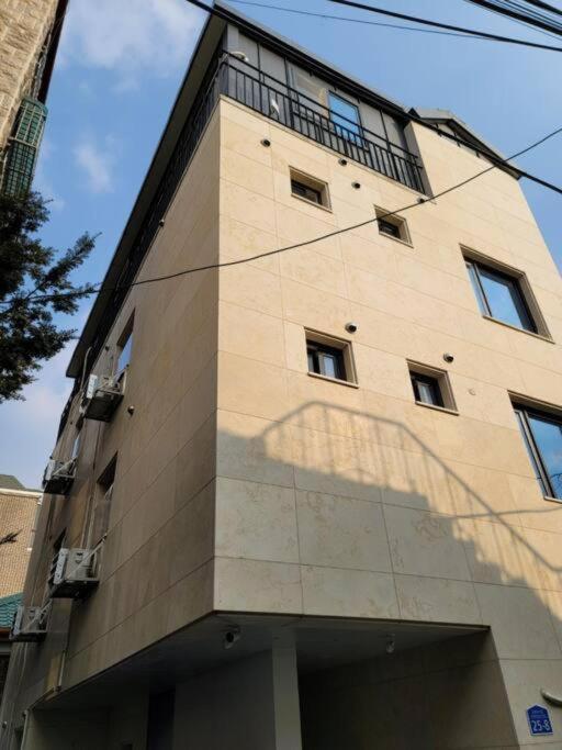 A Neat New House With A Walkway 102